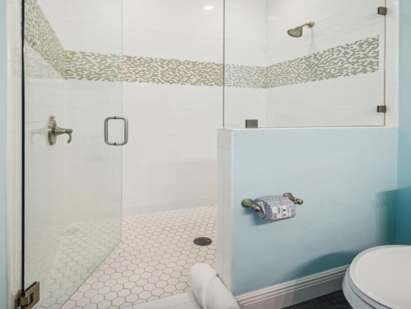 Holmes Beach Stunning 3 Bedroom Vacation Pool Home
